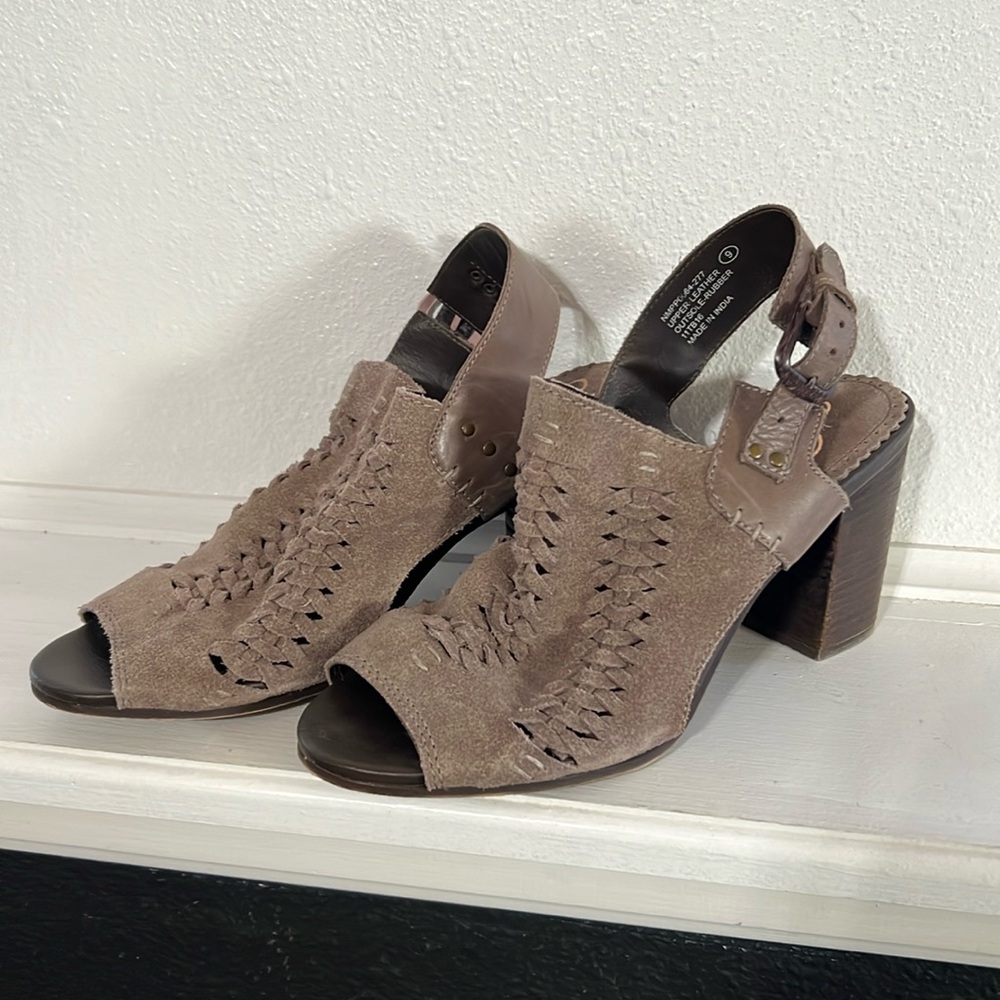 Naughty monkey leather woven block heel sandals size 9